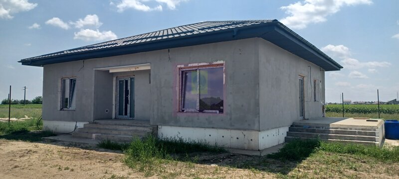 Casa noua parter, 4 camere, curte 400mp, Sabareni